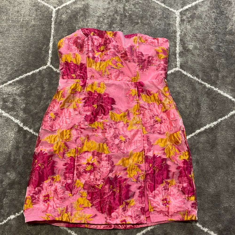 Brand new never worn selfie Leslie floral dress